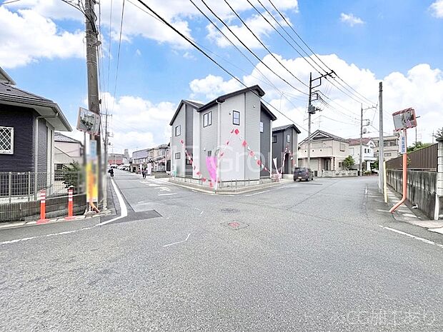 【前面道路含む現地写真】前面道路はきちんと整備されています  