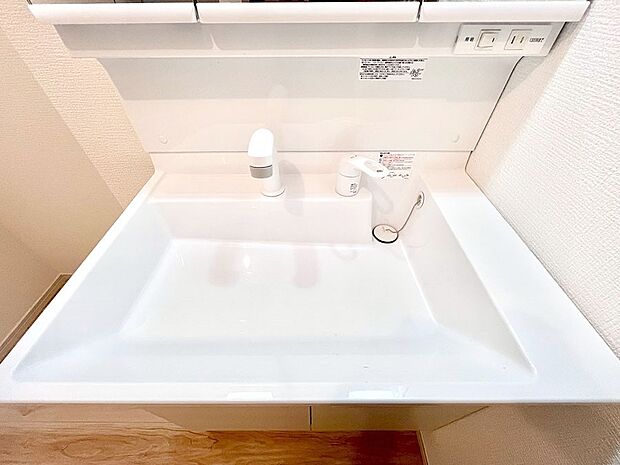 【その他設備(ハンドシャワー水栓)】ハンドシャワー付き！使いやすい洗面台。