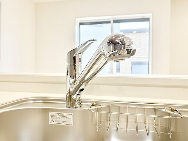 【その他設備(浄水器)】いつでも清潔なおいしいお水を。一つの水栓で水道水と浄水を使い分け。