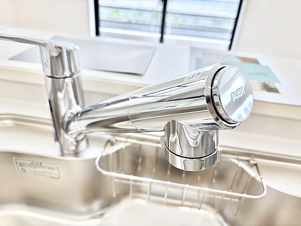 【その他設備(浄水器)】いつでも清潔なおいしいお水を。一つの水栓で水道水と浄水を使い分け。