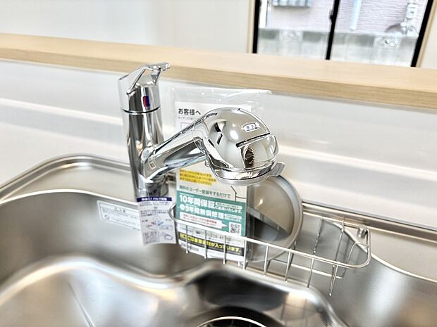 【その他設備(浄水器)】いつでも清潔なおいしいお水を。一つの水栓で水道水と浄水を使い分け。