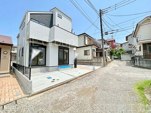 【前面道路含む現地写真】見通しの良さとともに、街並みに開放感を与えてくれます。 