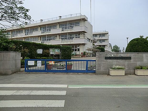 越谷市立平方小学校（約850m）
