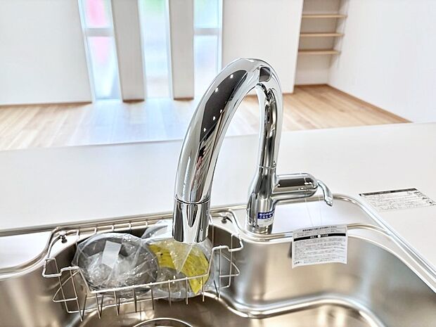【その他設備(浄水器)】いつでも清潔なおいしいお水を。一つの水栓で水道水と浄水を使い分け。