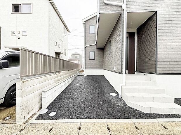 【駐車場】目の前が駐車場だと雨の日も大量にお買い物をした時も便利ですね