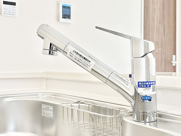 【その他設備(蛇口一体型浄水器)】いつでも清潔なおいしいお水を。一つの水栓で水道水と浄水を使い分け。