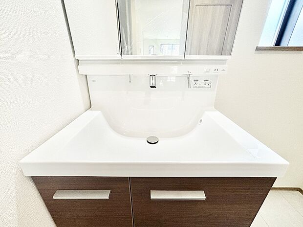 【その他設備(ハンドシャワー水栓)】ハンドシャワー付き！使いやすい洗面台。