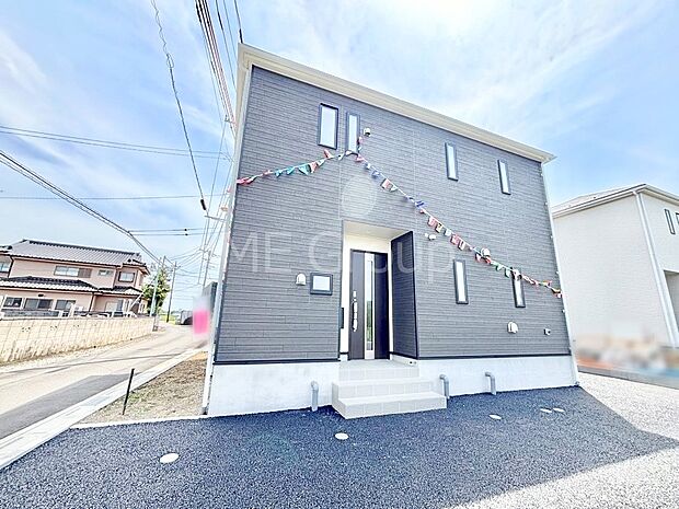 【現地外観写真】たっぷりの陽光と開放感に包まれる明るい住まい