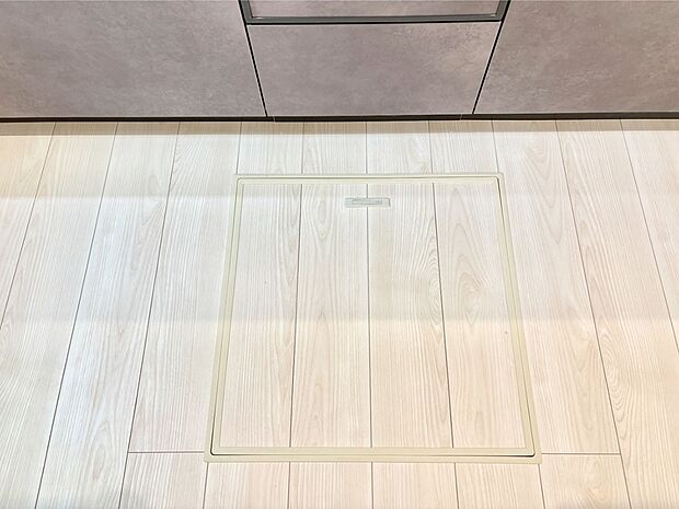 【その他設備(床下収納)】床下収納付き!日用品・非常用品の収納にも大活躍。