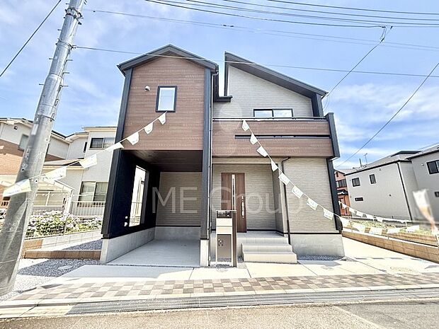 【現地外観写真】洗練された外観、上質な住空間が広がる室内は永く安心して過ごせる住居です。 