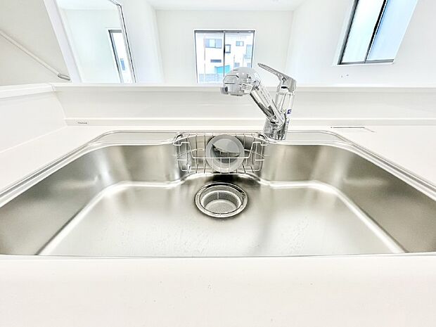 【その他設備(蛇口一体型浄水器)】いつでも清潔なおいしいお水を。一つの水栓で水道水と浄水を使い分け。