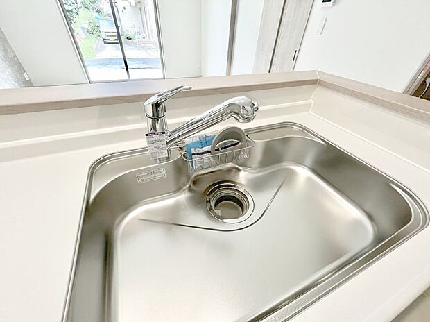 【その他設備(浄水器)】いつでも清潔なおいしいお水を。一つの水栓で水道水と浄水を使い分け。