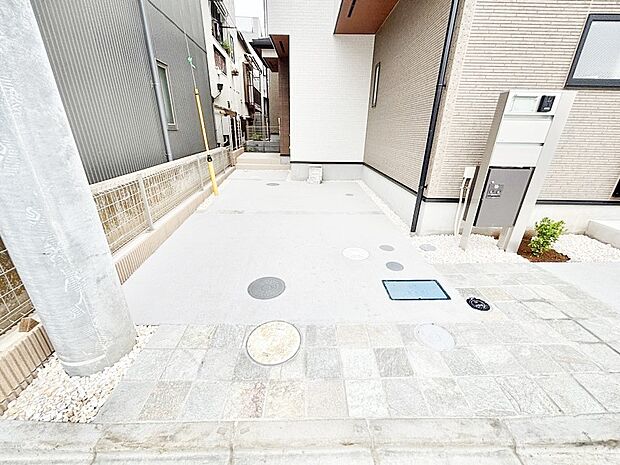 【駐車場】カーライフもおまかせ！カースペース付きです。
