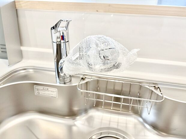 【その他設備(浄水器)】いつでも清潔なおいしいお水を。一つの水栓で水道水と浄水を使い分け。