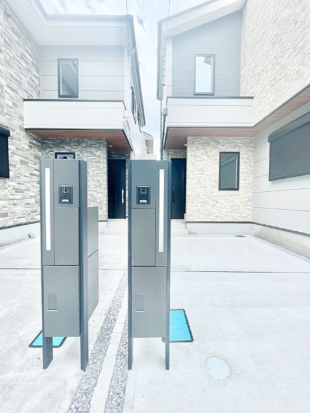 【その他現地】シンプルなデザインのポスト