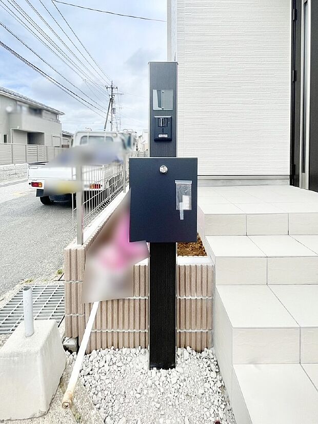 【その他現地】表札・インターホン・ポストをひとつに集約
