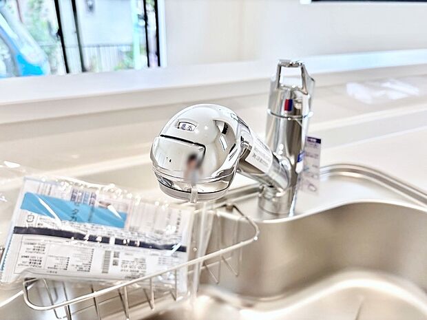 【その他設備(浄水器)】いつでも清潔なおいしいお水を。一つの水栓で水道水と浄水を使い分け。