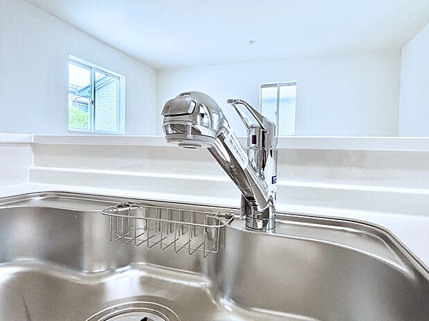 【その他設備(浄水器)】いつでも清潔なおいしいお水を。一つの水栓で水道水と浄水を使い分け。