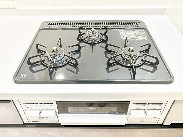 【その他設備(三ツ口コンロ)】三口ガスコンロでお料理が一気にはかどりそう。
