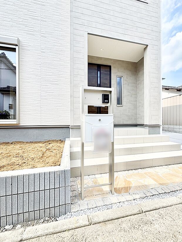 【その他現地】シンプルなデザインのポスト