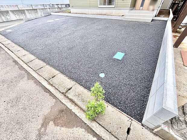 【駐車場】目の前が駐車場だと雨の日も大量にお買い物をした時も便利ですね