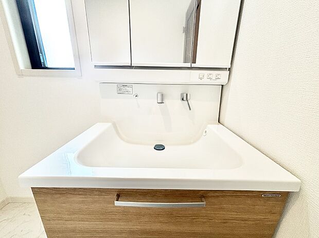 【その他設備(ハンドシャワー水栓)】ハンドシャワー付き！使いやすい洗面台。