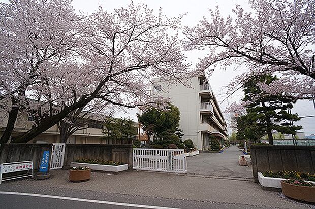 上尾市立東町小学校（約1,400m）