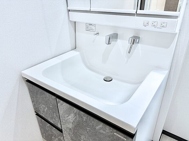 【その他設備(ハンドシャワー水栓)】ハンドシャワー付き！使いやすい洗面台。