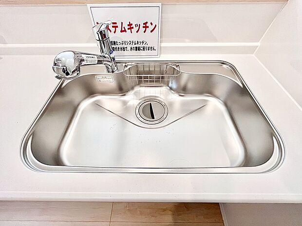 【その他設備(シンク)】広々としたシンクでお料理やお皿洗いもラクラク快適に!