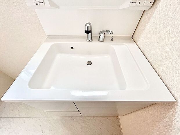 【その他設備(ハンドシャワー水栓)】ハンドシャワー付き!使いやすい洗面台。