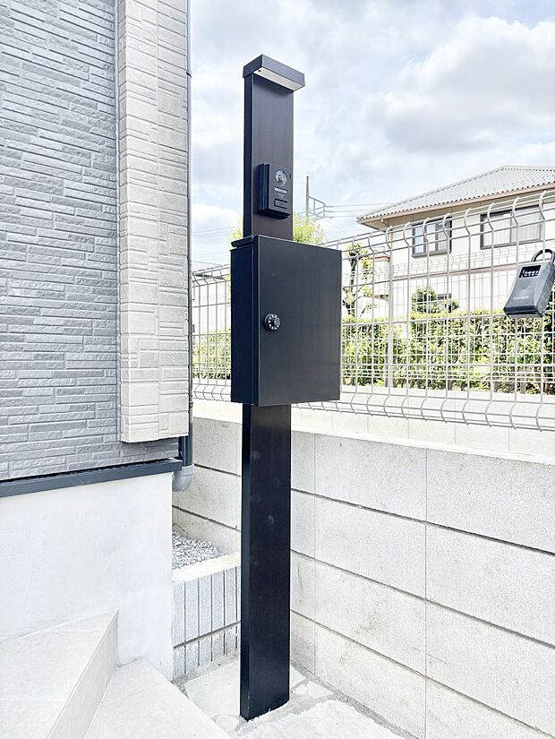 【その他現地】シンプルなデザインのポスト