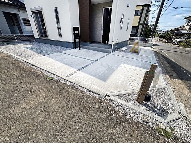 【駐車場】駐車3台可能！急なお客様の駐車に。また、ご家族の自転車スペースとしても大活躍。