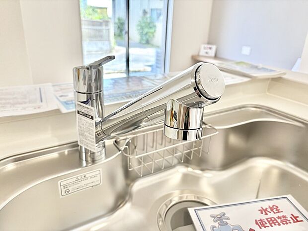 【その他設備(浄水器)】いつでも清潔なおいしいお水を。一つの水栓で水道水と浄水を使い分け。