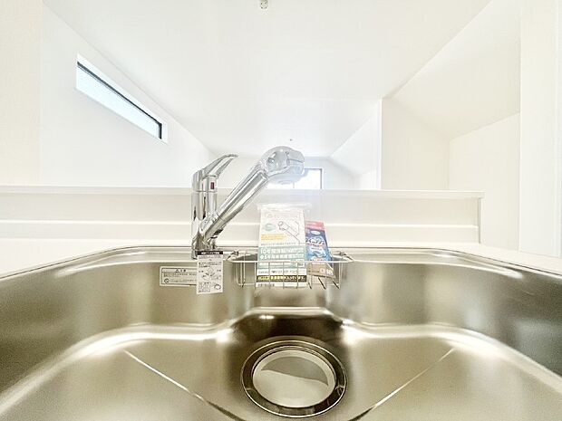 【その他設備(蛇口一体型浄水器)】いつでも清潔なおいしいお水を。一つの水栓で水道水と浄水を使い分け。