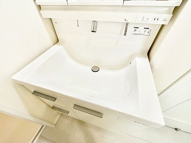 【その他設備(ハンドシャワー水栓)】ハンドシャワー付き!使いやすい洗面台。