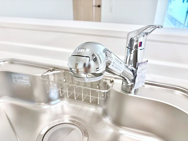 【その他設備(浄水器)】いつでも清潔なおいしいお水を。一つの水栓で水道水と浄水を使い分け。
