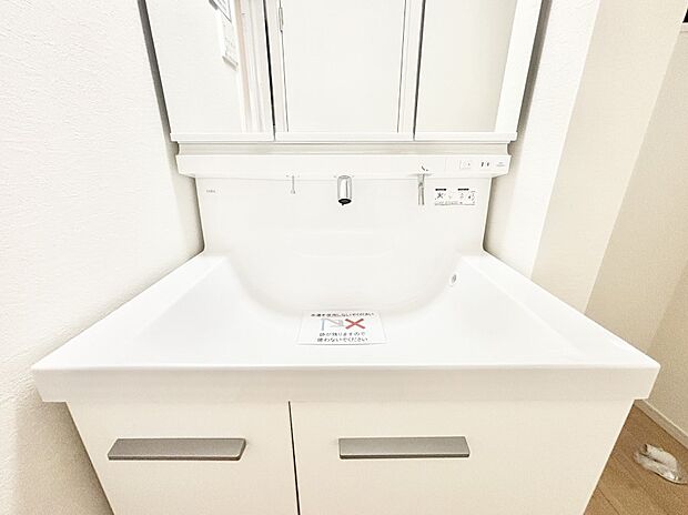 【その他設備(ハンドシャワー水栓)】ハンドシャワー付き!使いやすい洗面台。