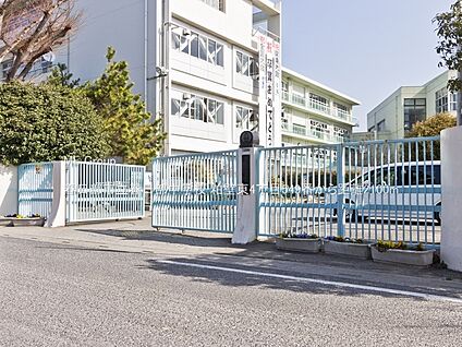 春日部市立春日部中学校 2100m(27分)