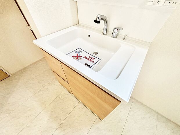 【その他設備(ハンドシャワー水栓)】ハンドシャワー付き!使いやすい洗面台。