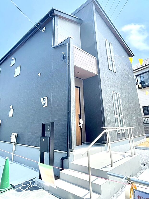 【玄関】大切な家族、来客を出迎える玄関。