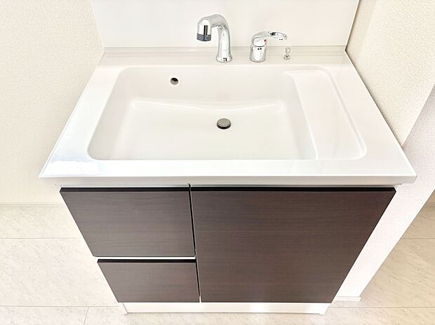 【その他設備(ハンドシャワー水栓)】ハンドシャワー付き！使いやすい洗面台。