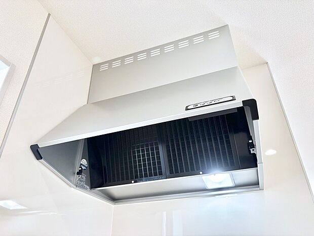 【その他設備(レンジフード)】基本的なお手入れはフィルターのみ!お手入れのしやすさも魅力です。