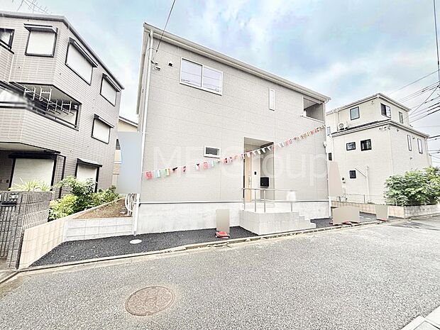 【現地外観写真】たっぷりの陽光と心地よい風が舞い込む住まい