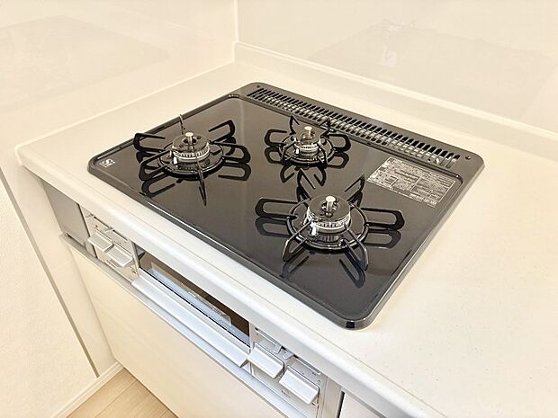【その他設備(三ツ口コンロ)】三口ガスコンロでお料理が一気にはかどりそう