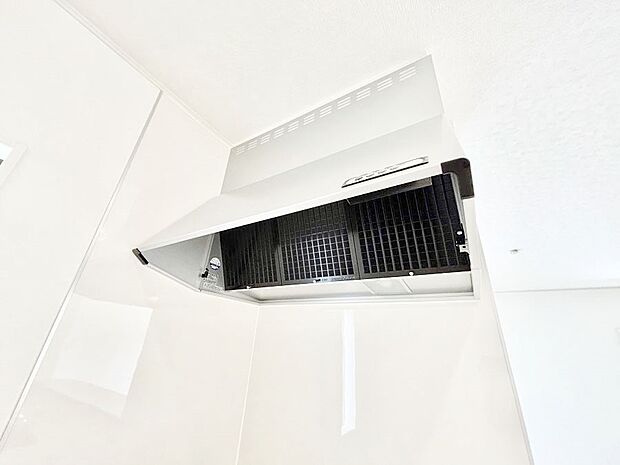 【その他設備(レンジフード)】基本的なお手入れはフィルターのみ!お手入れのしやすさも魅力です。