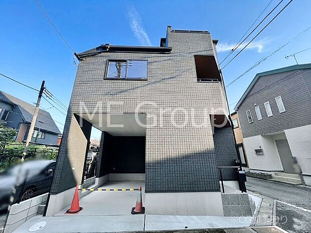 【現地外観写真】たっぷりの陽光と開放感に包まれる明るい住まい