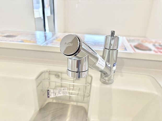 【その他設備(浄水器)】いつでも清潔なおいしいお水を。一つの水栓で水道水と浄水を使い分け。