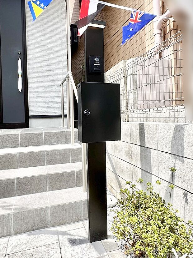 【その他現地】表札・インターホン・ポストをひとつに集約