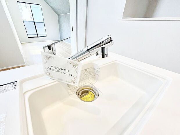 【その他設備(浄水器)】いつでも清潔なおいしいお水を。一つの水栓で水道水と浄水を使い分け。