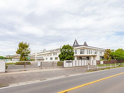 松戸市立小金北中学校 820m(11分)
